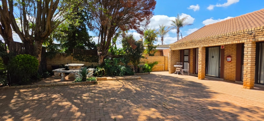 Commercial Property for Sale in Flamwood North West